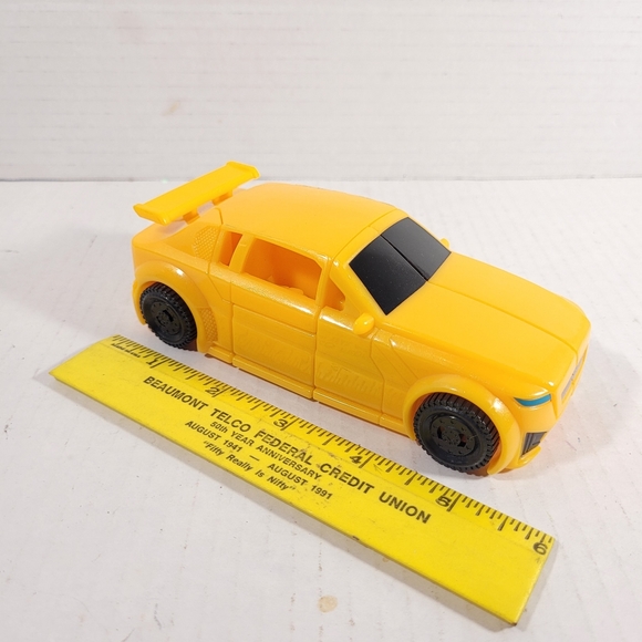 Bumblebee Transformer Car Robot - Picture 2 of 5